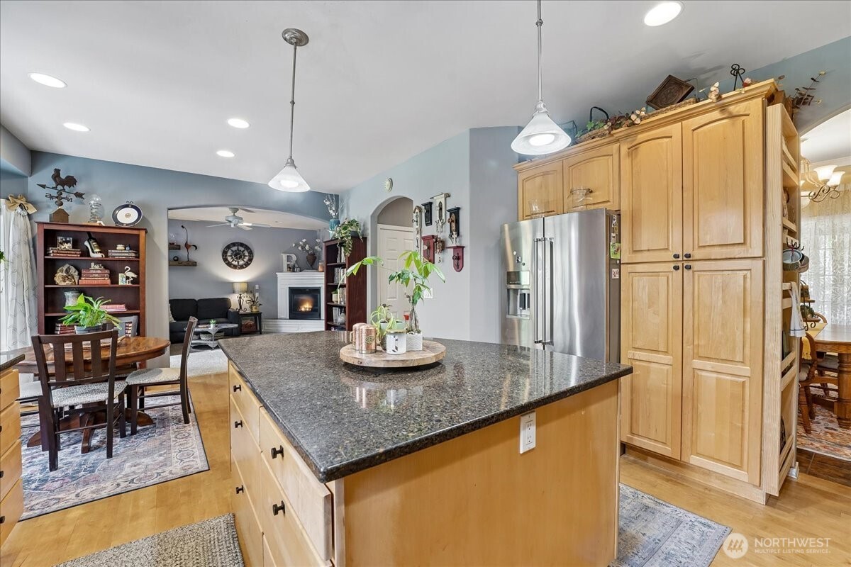 7259 NW Columbine Place , Seabeck, WA 98380