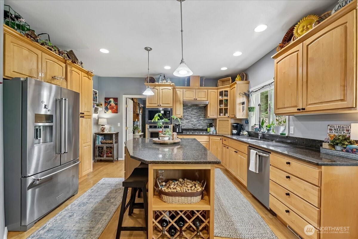 7259 NW Columbine Place , Seabeck, WA 98380