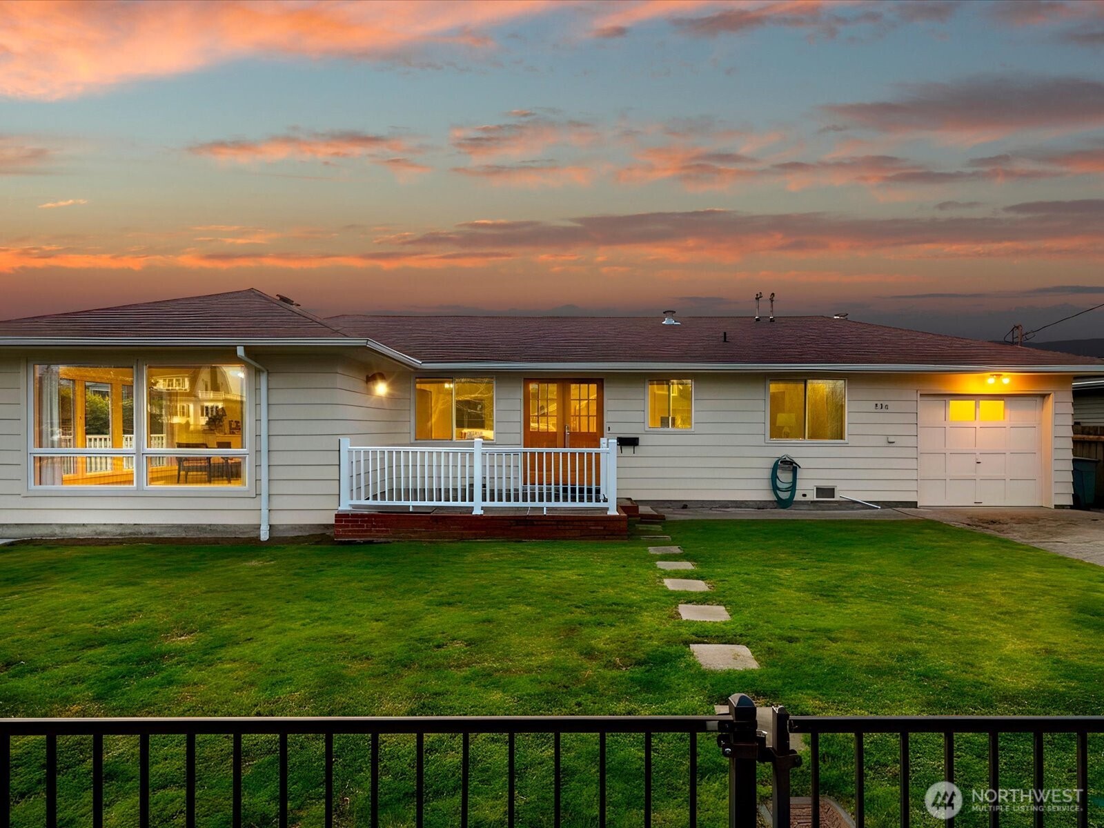 216 Caspers Street , Edmonds, WA 98020