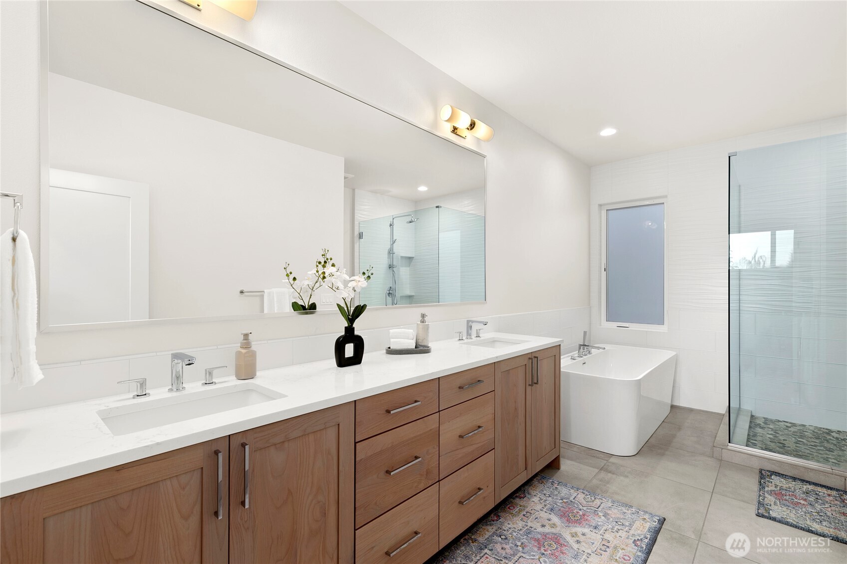 13017 NE 113th St #1, Kirkland, WA 98033