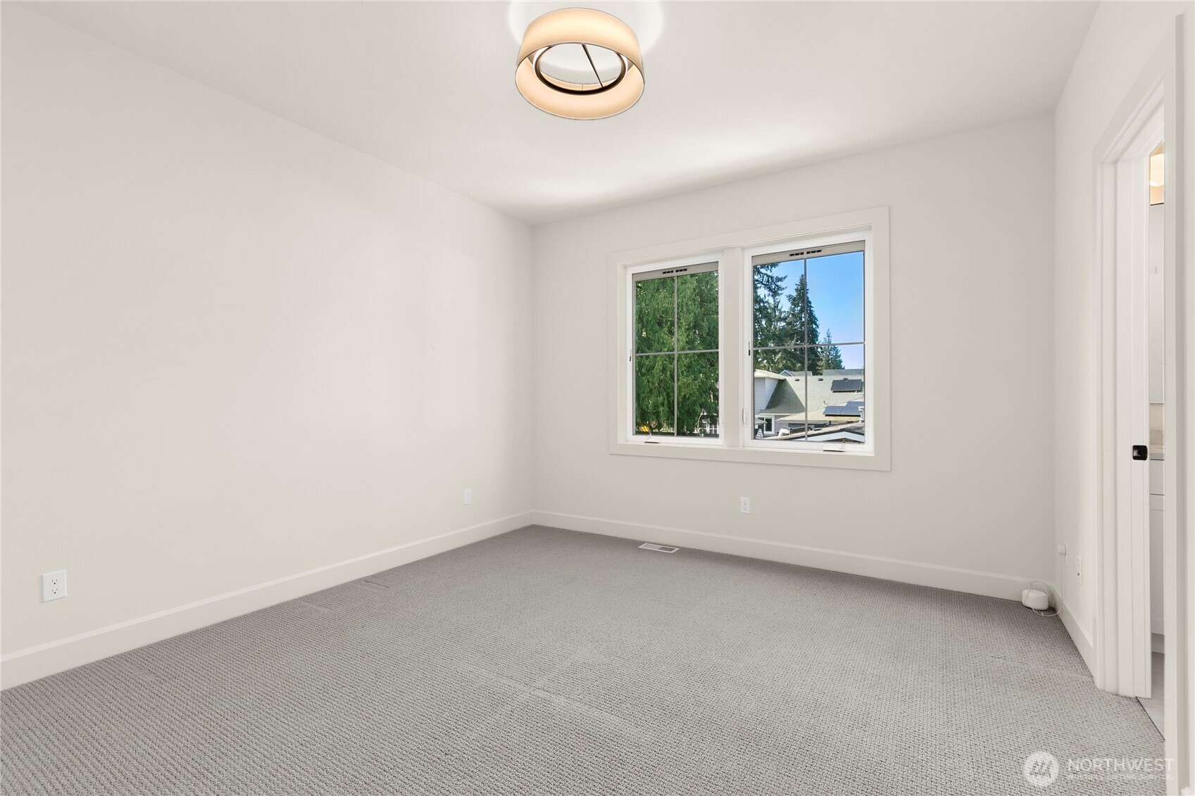 13017 NE 113th St #1, Kirkland, WA 98033