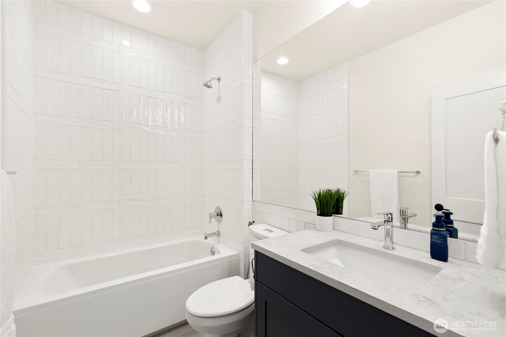 13017 NE 113th St #1, Kirkland, WA 98033