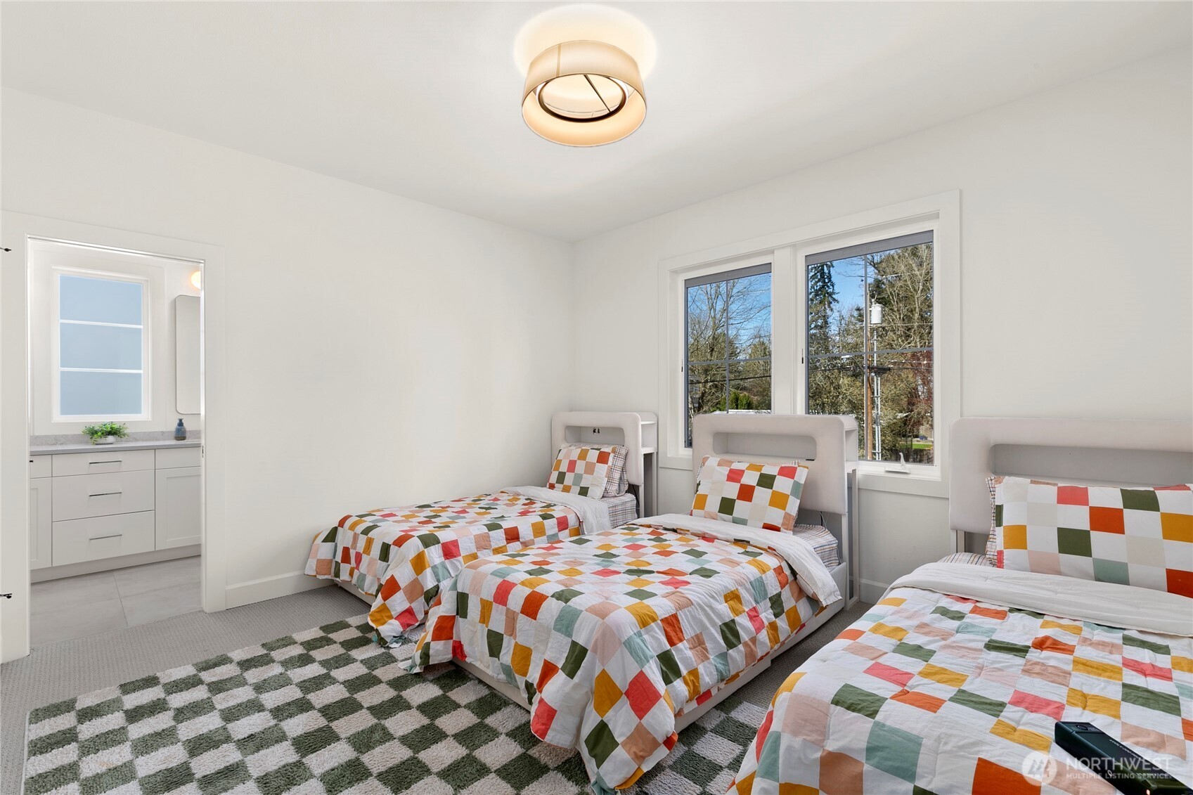 13017 NE 113th St #1, Kirkland, WA 98033