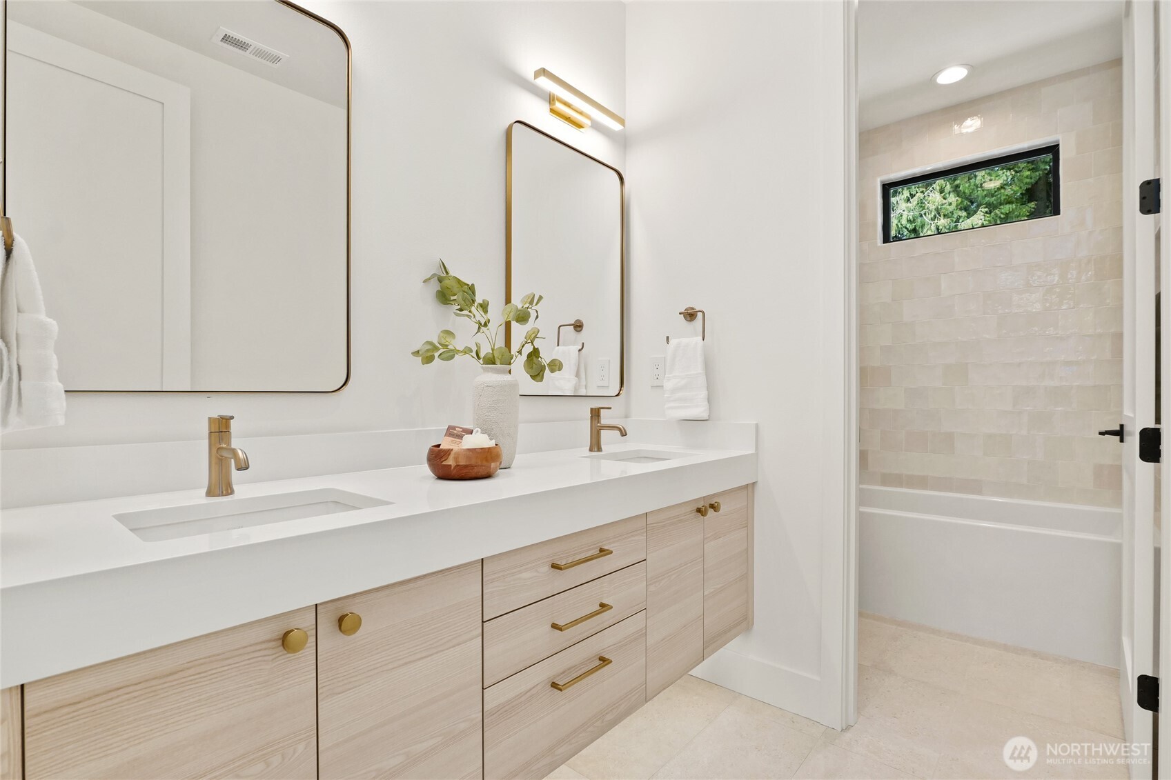 11428 108th Avenue NE #A, Kirkland, WA 98033