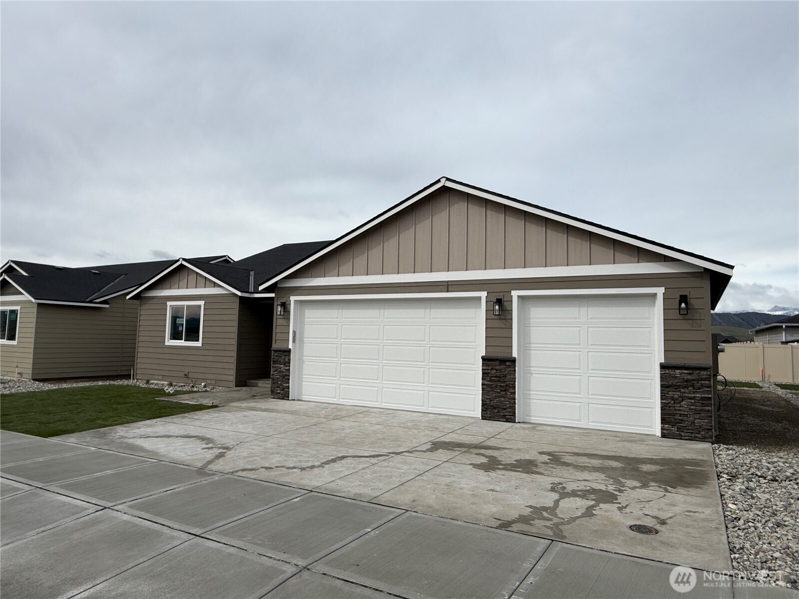 138 Salmon Drive , Wenatchee, WA 98801