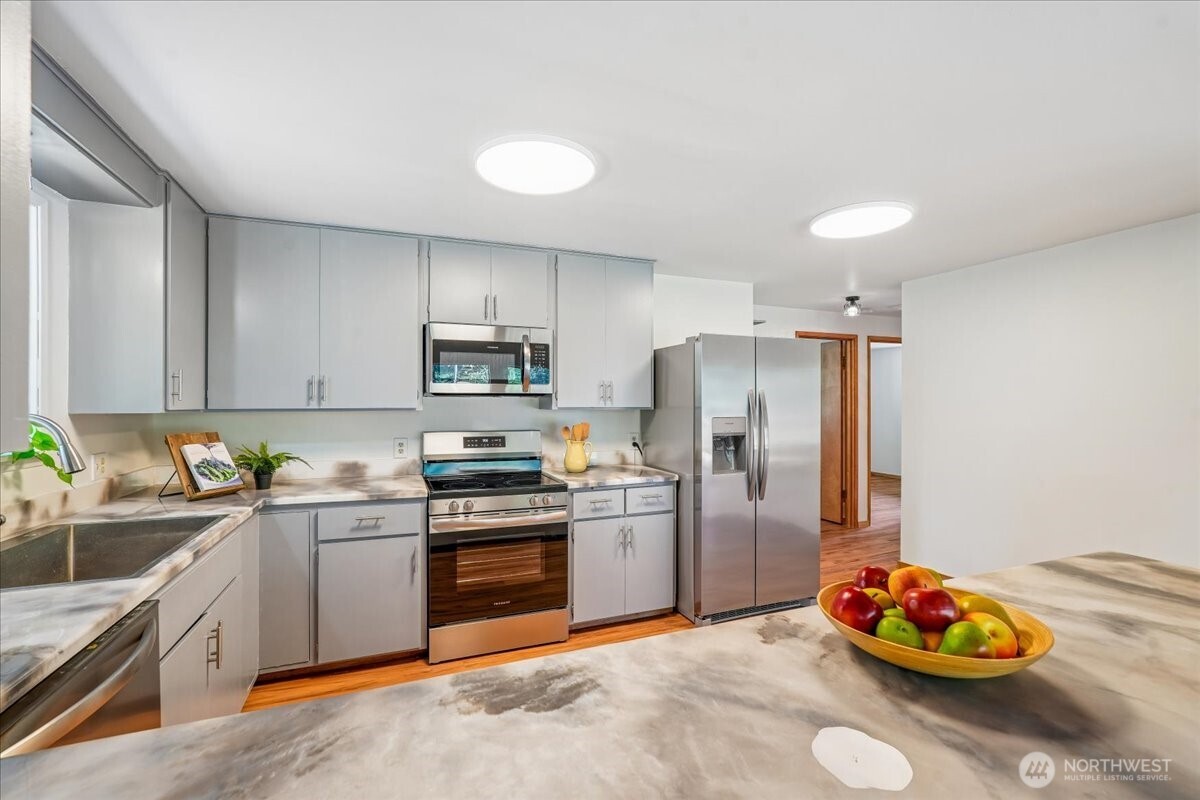 10706 Pioneer Drive , Anderson Island, WA 98303