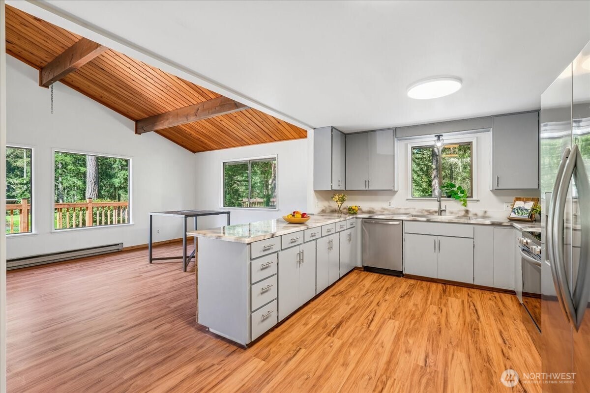 10706 Pioneer Drive , Anderson Island, WA 98303