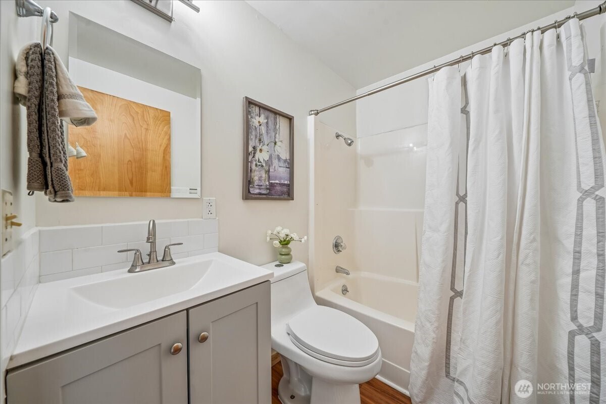 10706 Pioneer Drive , Anderson Island, WA 98303