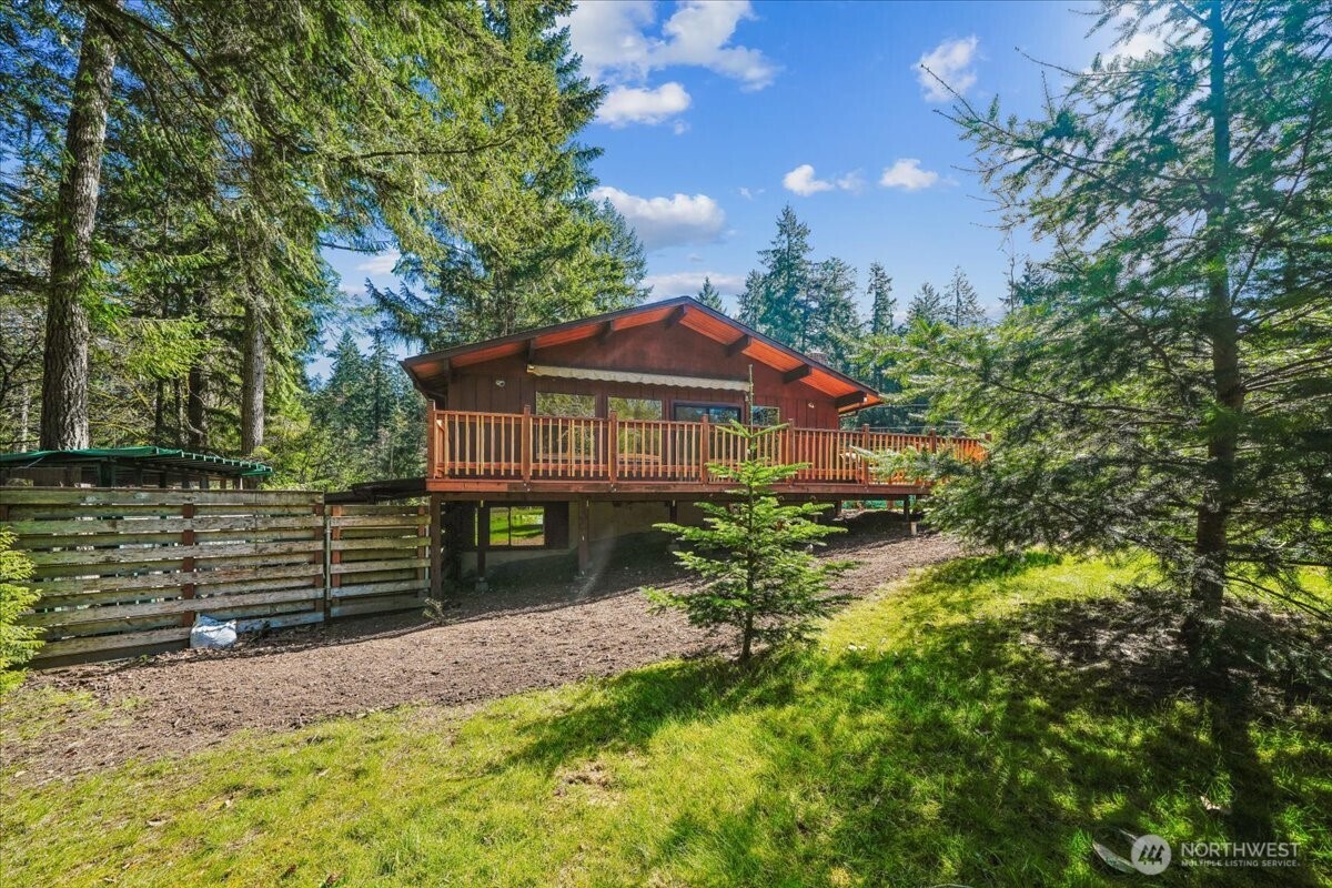 10706 Pioneer Drive , Anderson Island, WA 98303