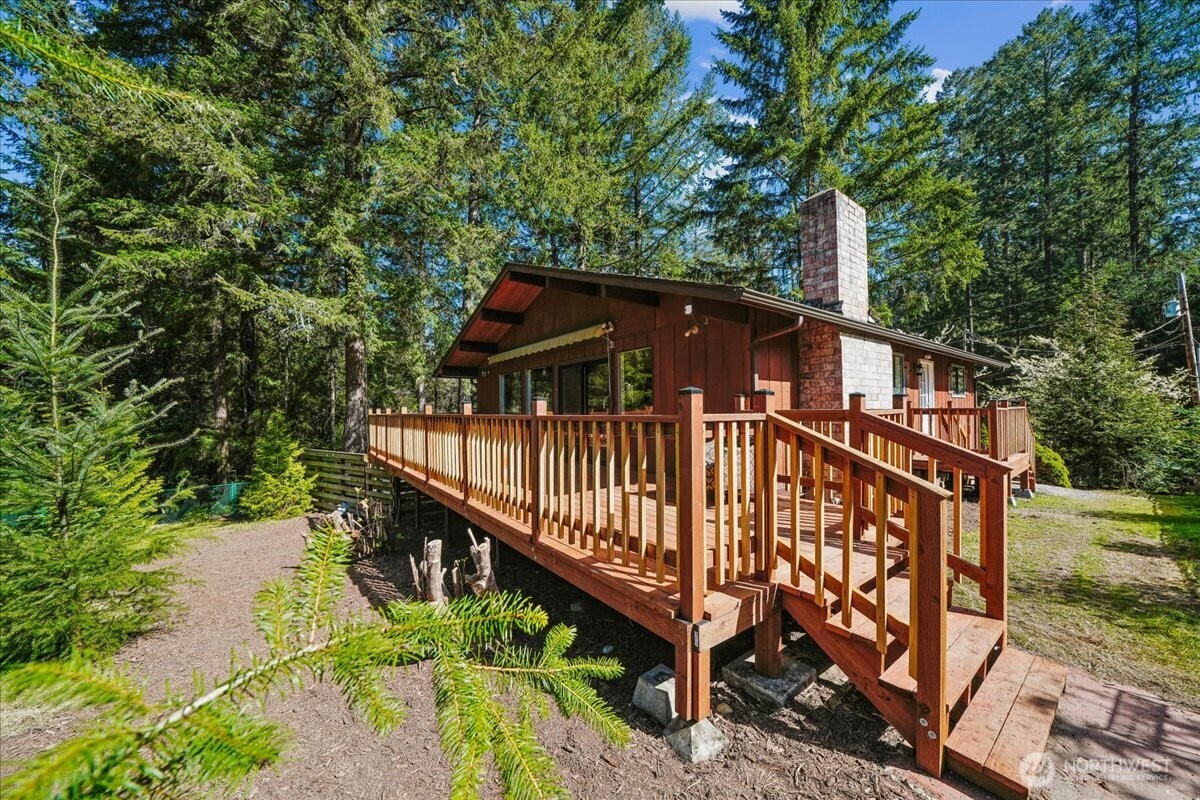 10706 Pioneer Drive , Anderson Island, WA 98303