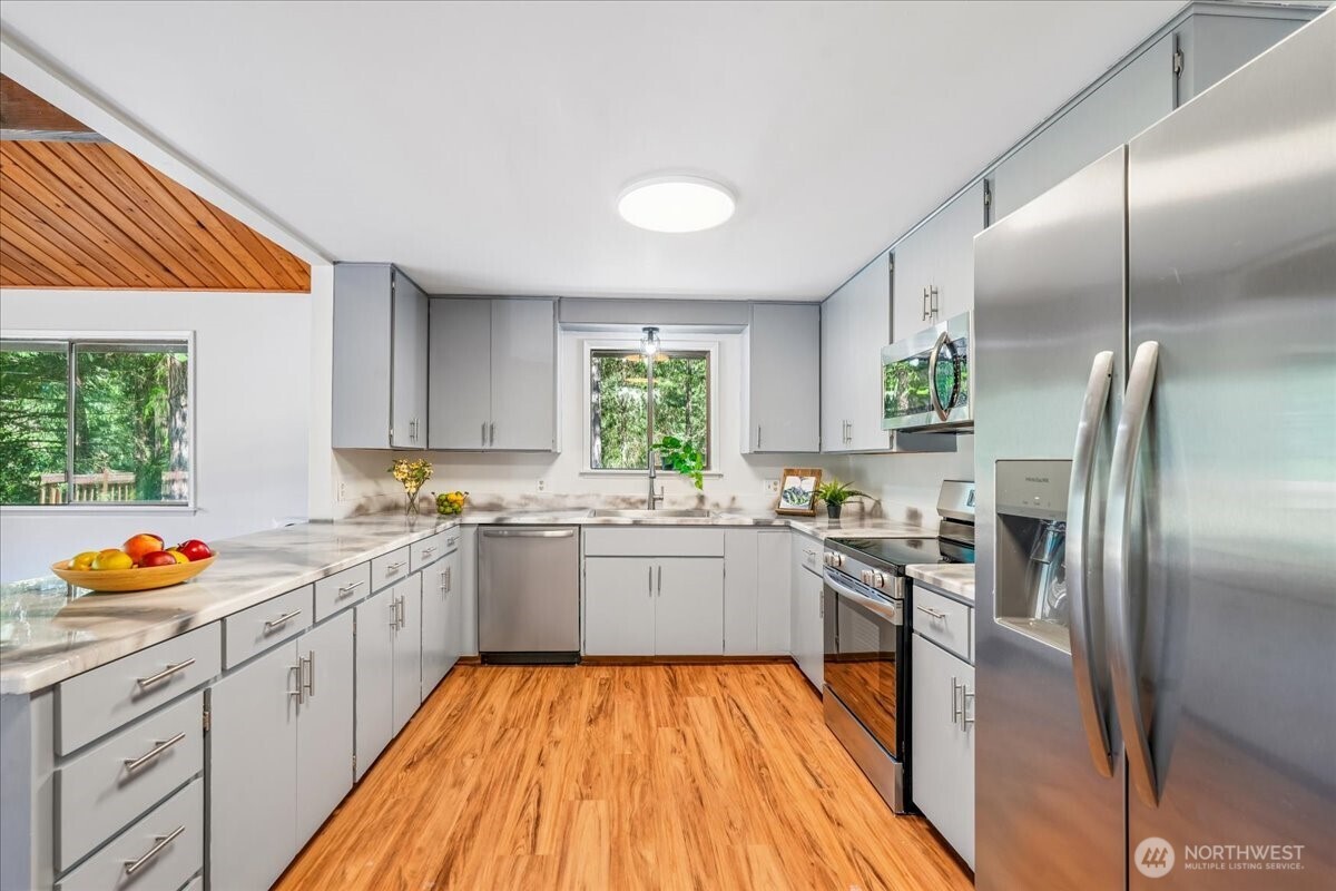 10706 Pioneer Drive , Anderson Island, WA 98303