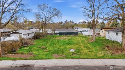 1528 N Buell Street , Moses Lake, WA 98837 - Photo 2