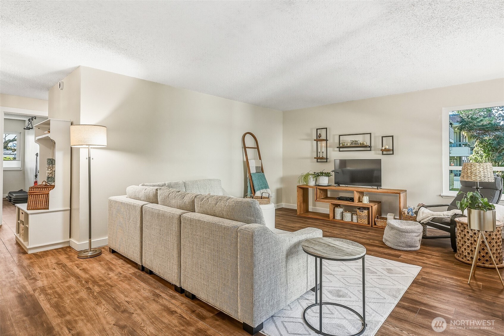 18906 8th Avenue NW #213, Shoreline, WA 98177