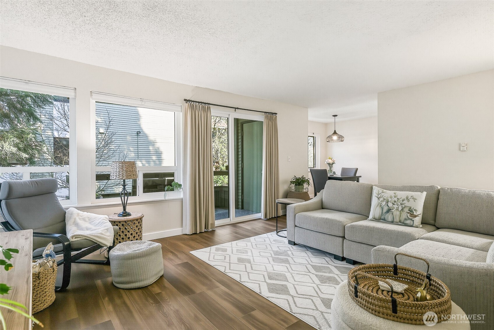 18906 8th Avenue NW #213, Shoreline, WA 98177