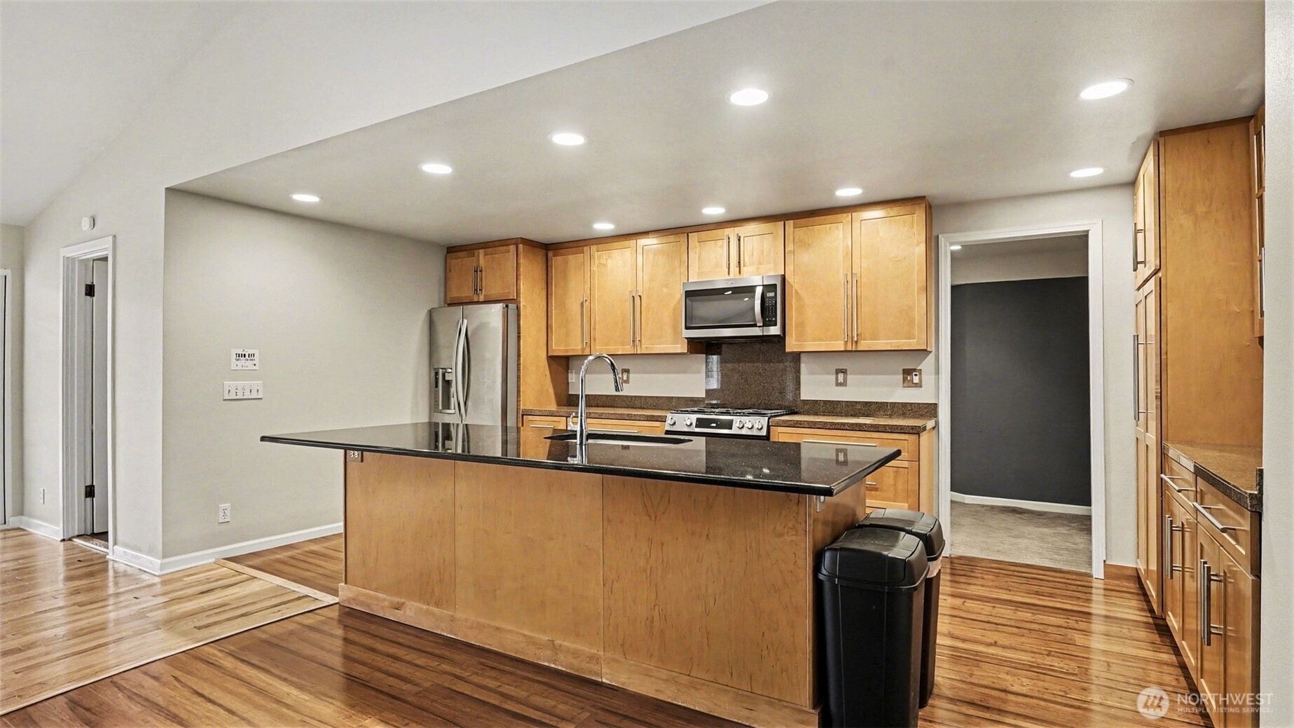 6201 Island Crest Way , Mercer Island, WA 98040