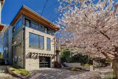 2660 9th Avenue W, Seattle, WA 98119-2218 - Photo 1