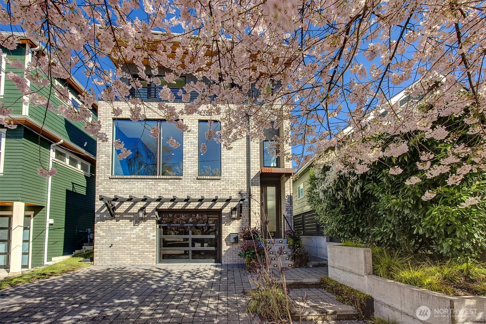 2660 9th Avenue W, Seattle, WA 98119-2218