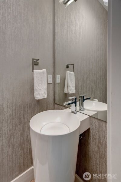 2660 9th Avenue W, Seattle, WA 98119-2218 - Photo 14