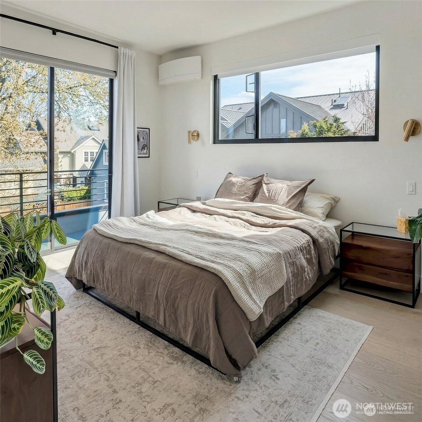 2660 9th Avenue W, Seattle, WA 98119-2218