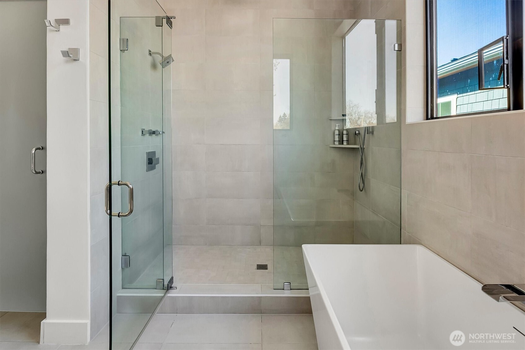 2660 9th Avenue W, Seattle, WA 98119-2218