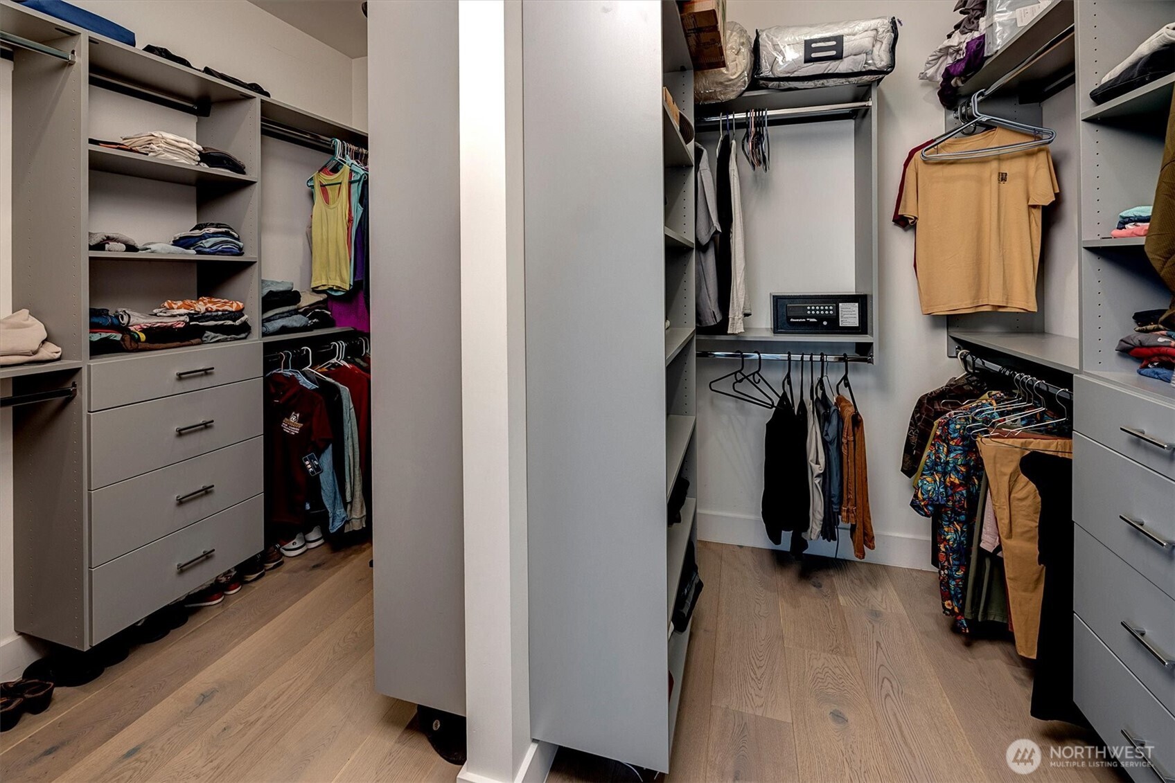 2660 9th Avenue W, Seattle, WA 98119-2218