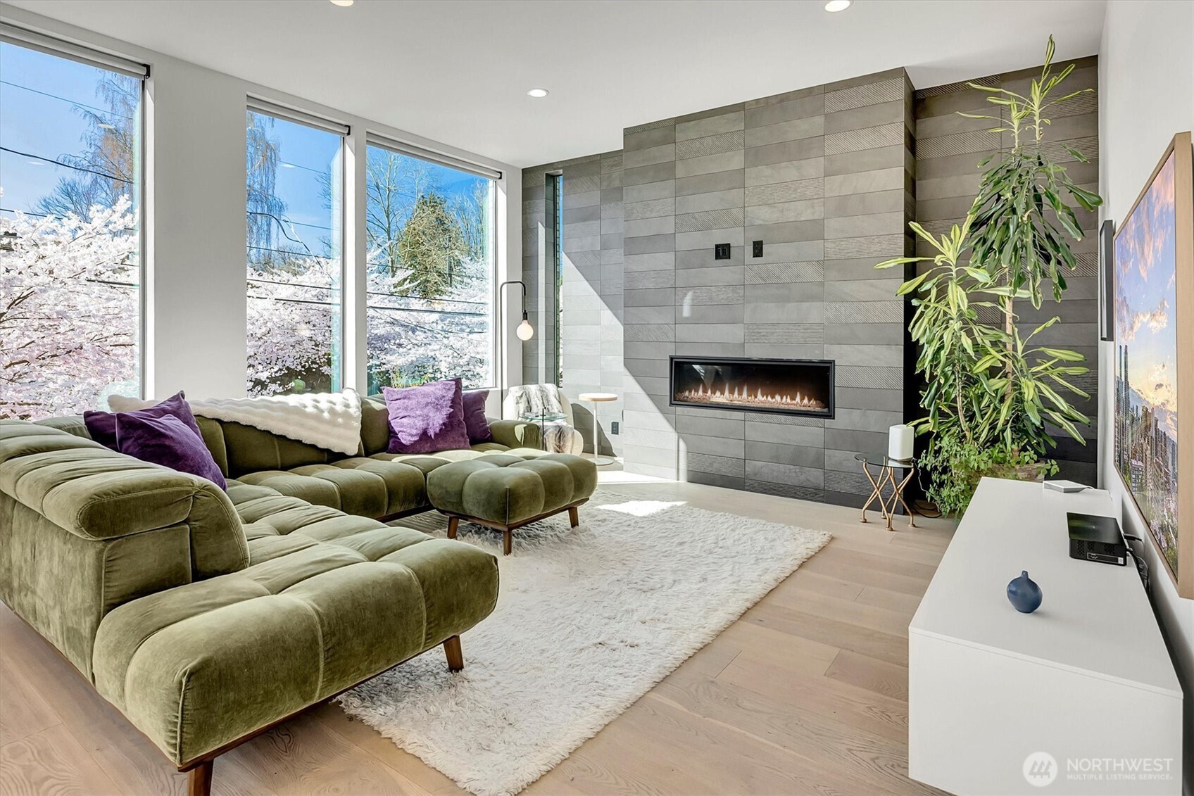 2660 9th Avenue W, Seattle, WA 98119-2218