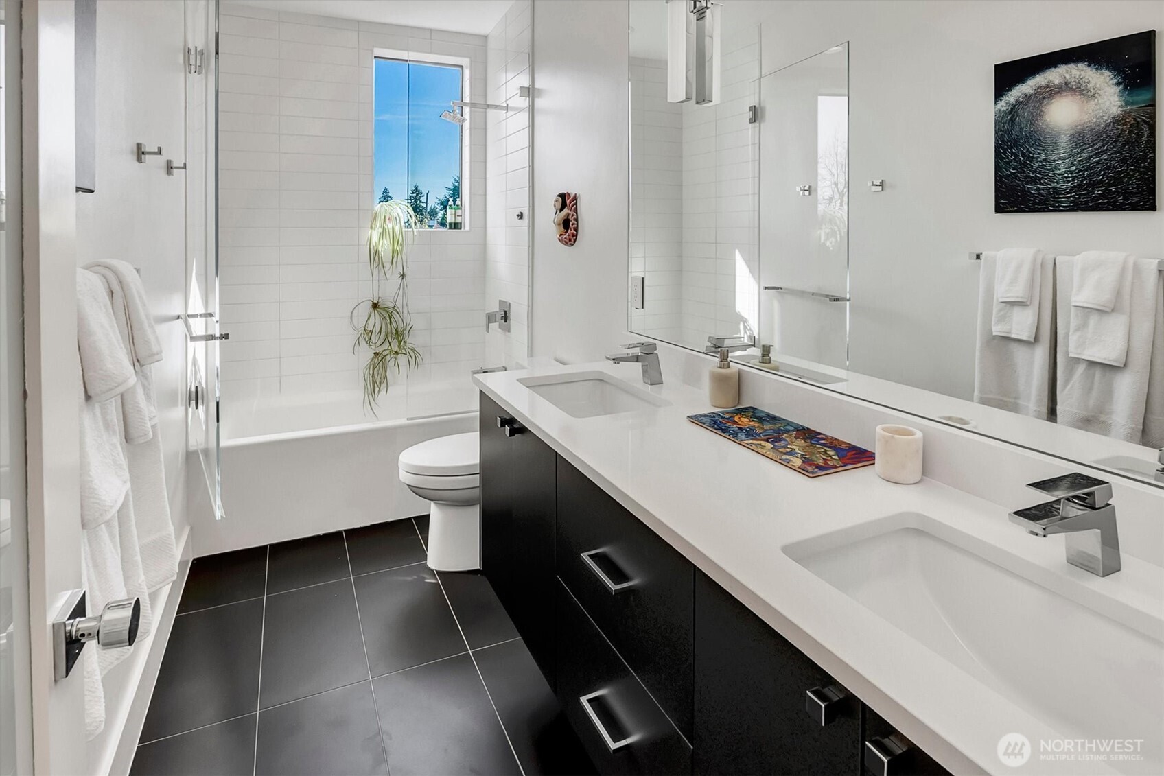 2660 9th Avenue W, Seattle, WA 98119-2218