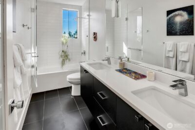 2660 9th Avenue W, Seattle, WA 98119-2218 - Photo 22