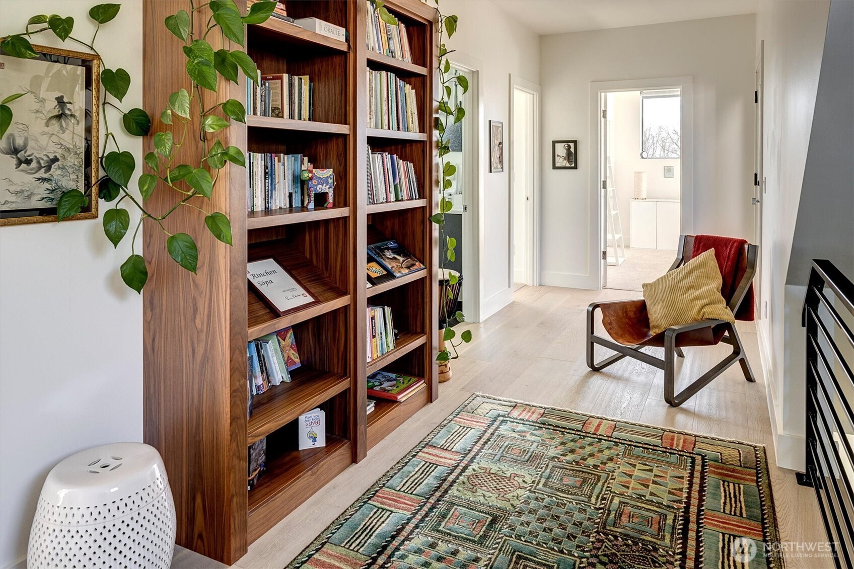 2660 9th Avenue W, Seattle, WA 98119-2218