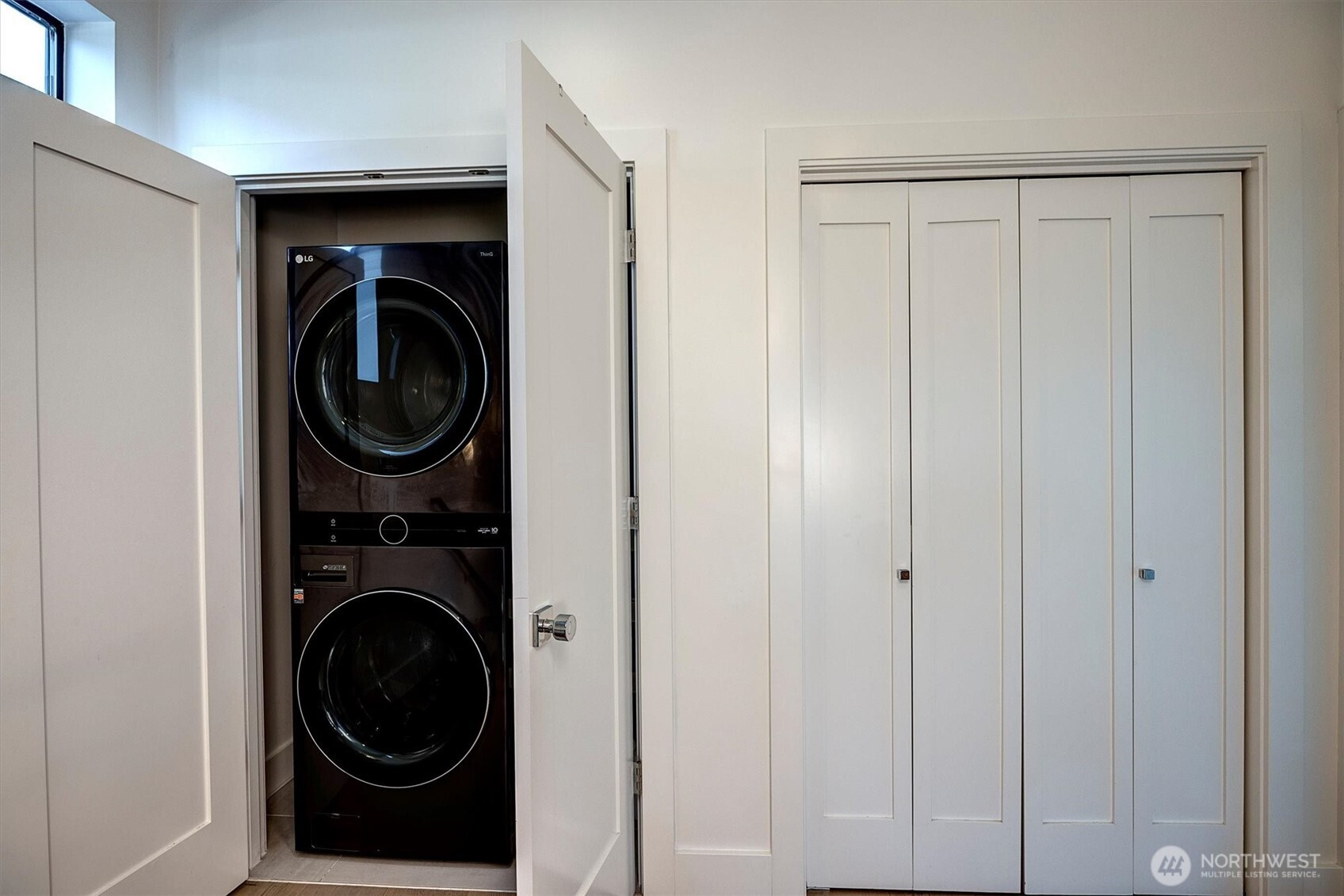 2660 9th Avenue W, Seattle, WA 98119-2218