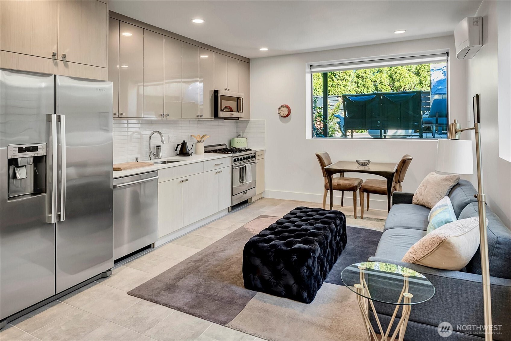 2660 9th Avenue W, Seattle, WA 98119-2218