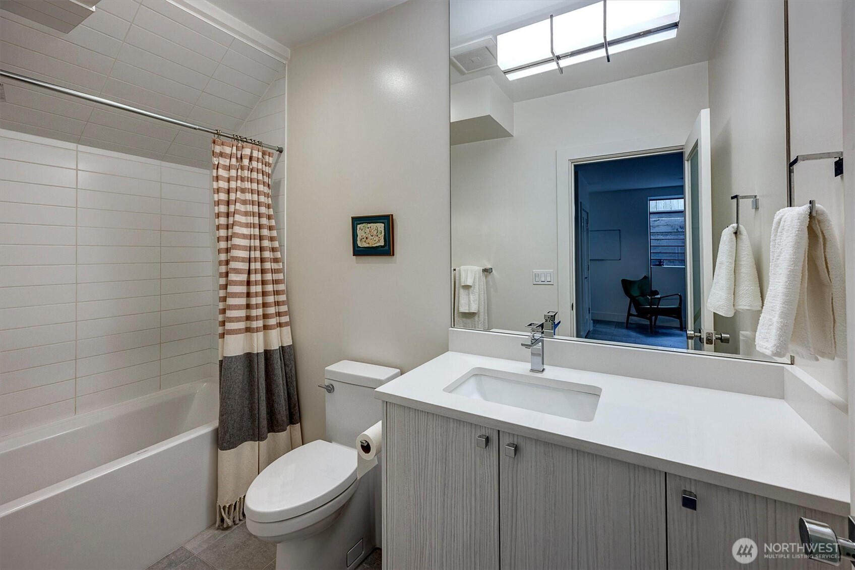 2660 9th Avenue W, Seattle, WA 98119-2218