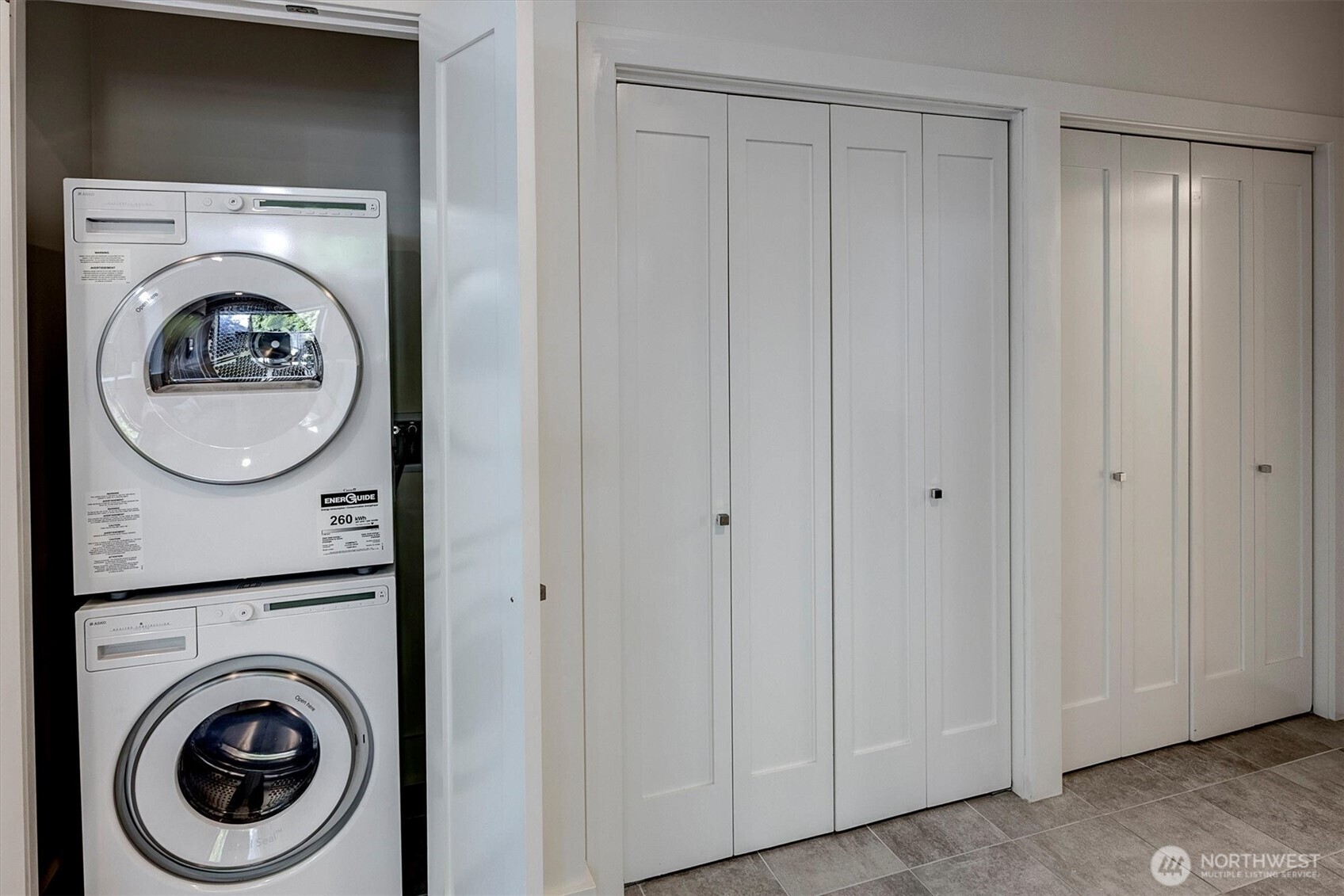 2660 9th Avenue W, Seattle, WA 98119-2218