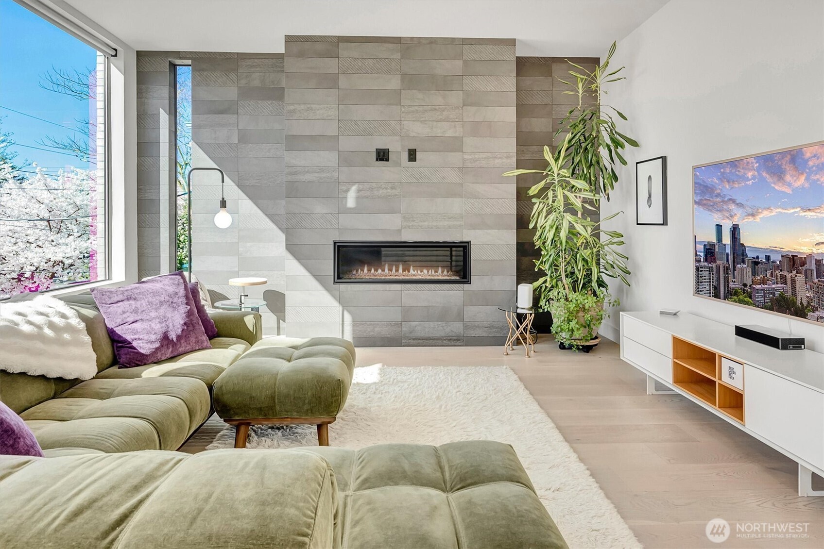 2660 9th Avenue W, Seattle, WA 98119-2218