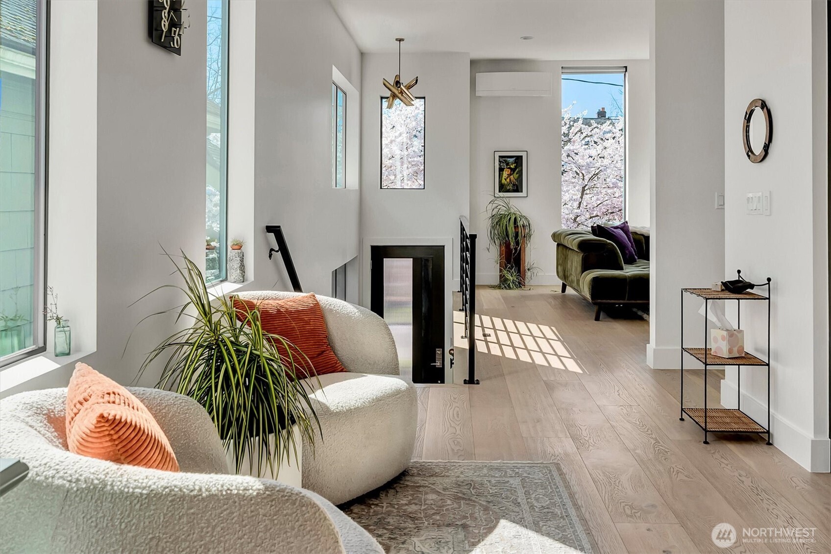 2660 9th Avenue W, Seattle, WA 98119-2218