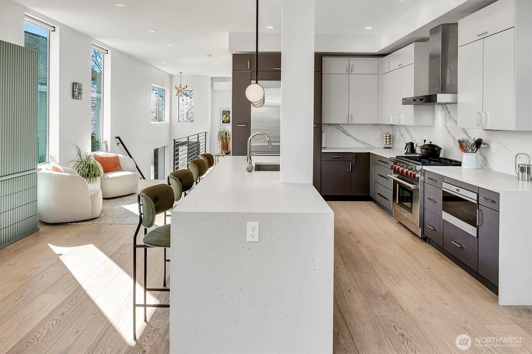 2660 9th Avenue W, Seattle, WA 98119-2218