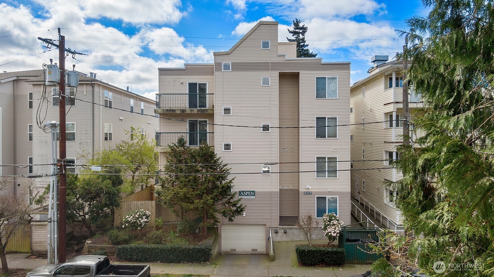 2117 N 107th Street #402, Seattle, WA 98133