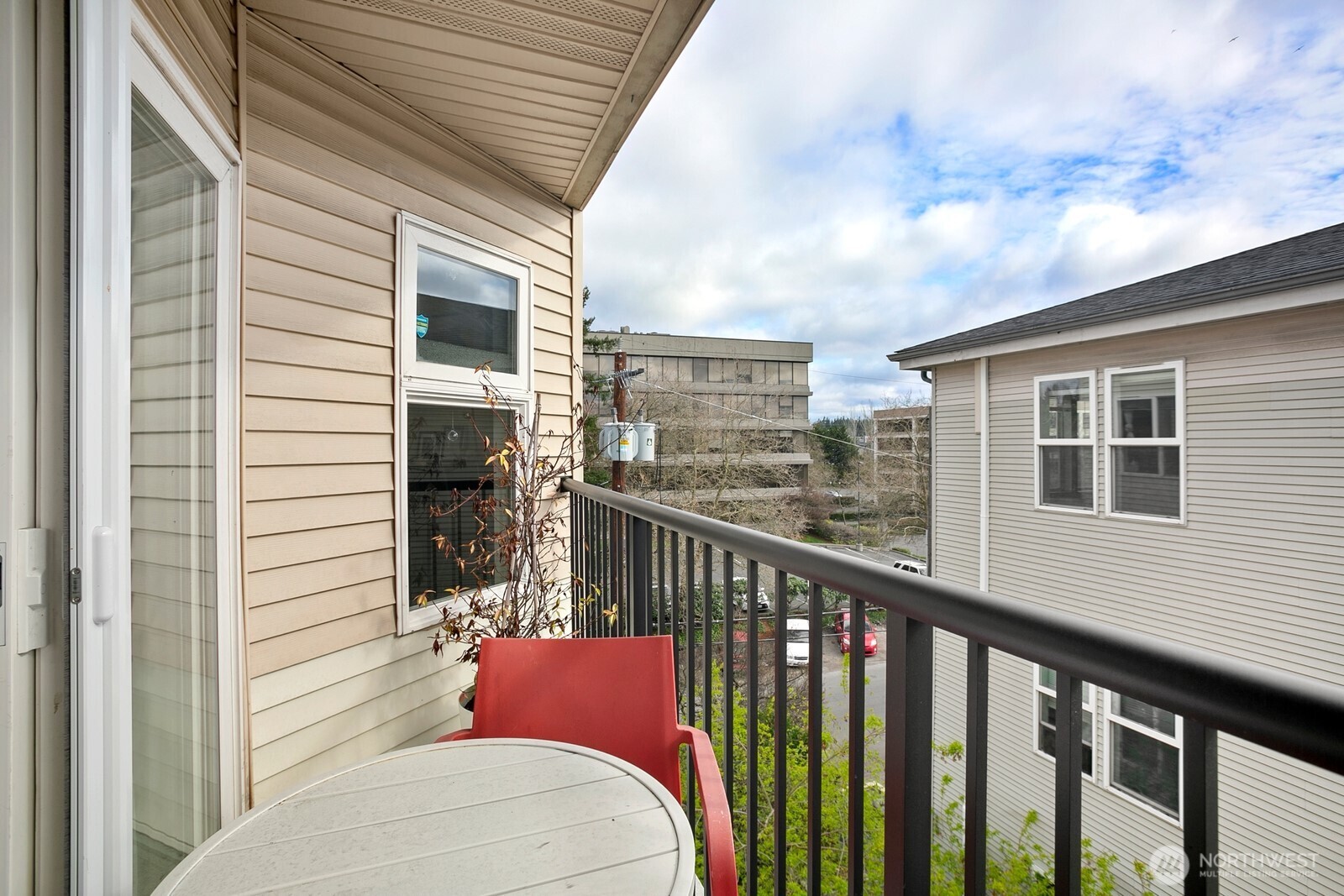 2117 N 107th Street #402, Seattle, WA 98133