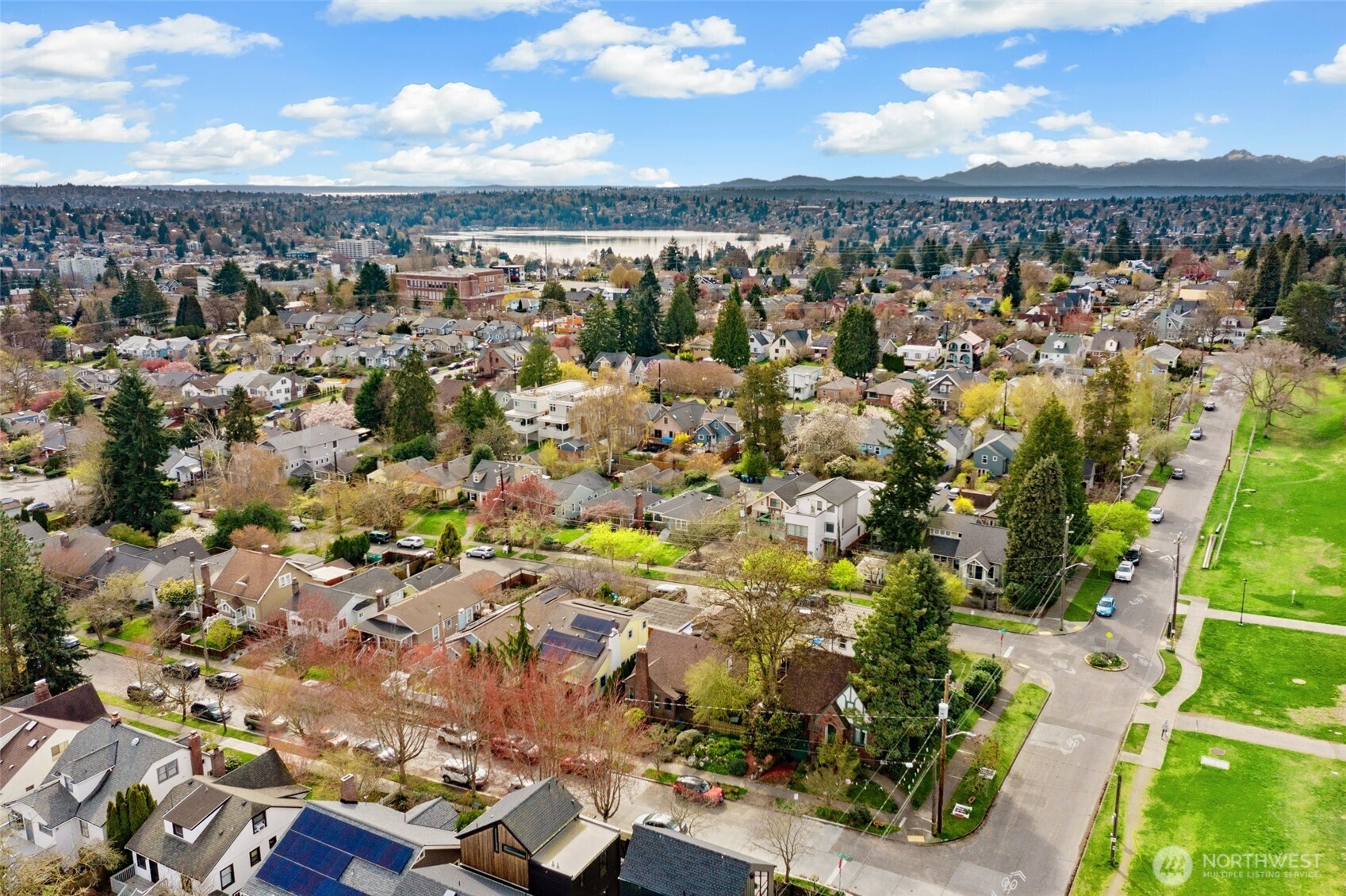 8053 Brooklyn Avenue NE, Seattle, WA 98115