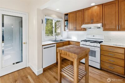 8053 Brooklyn Avenue NE, Seattle, WA 98115 - Photo 9