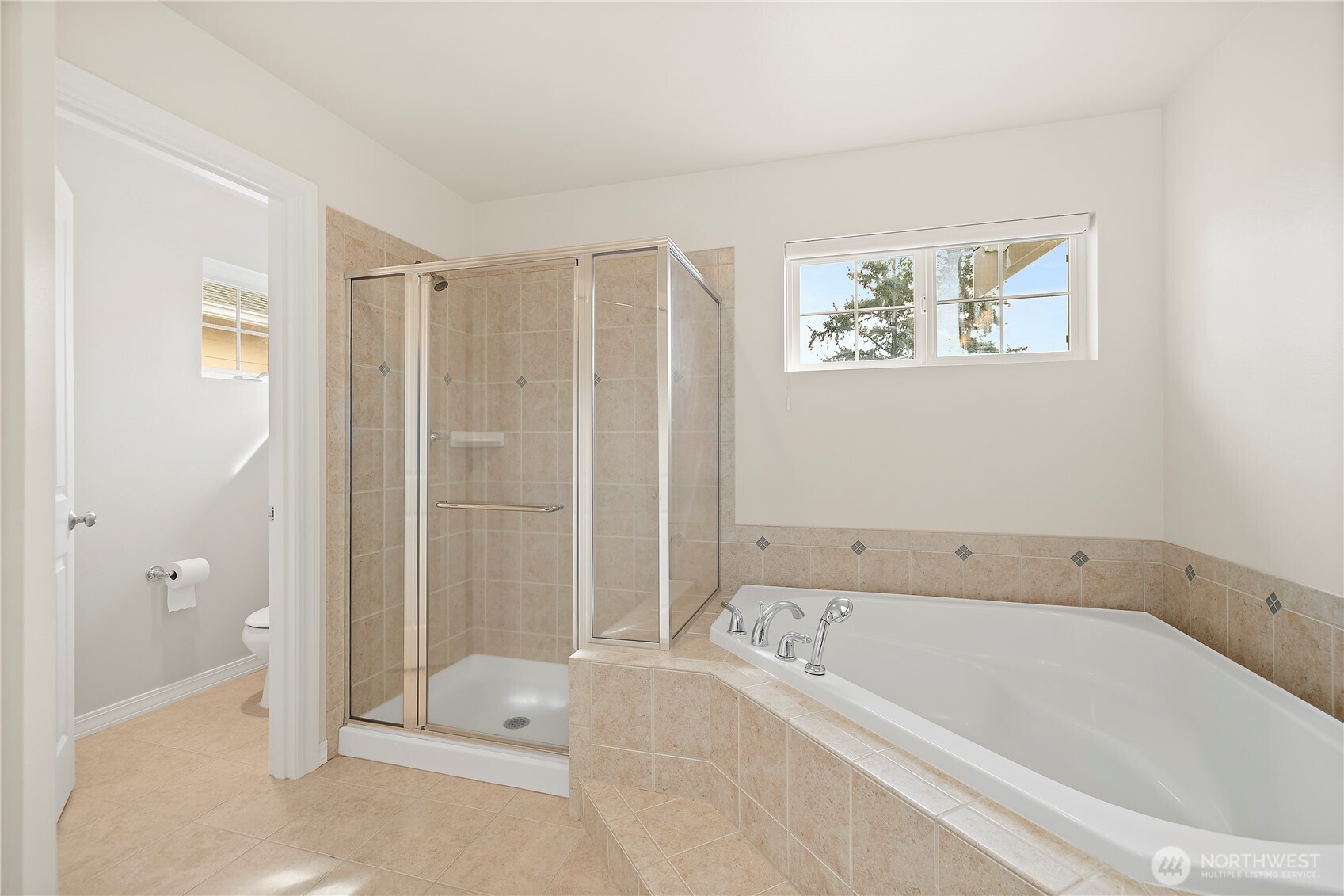 4610 NE 1st Ct , Renton, WA 98059-5243