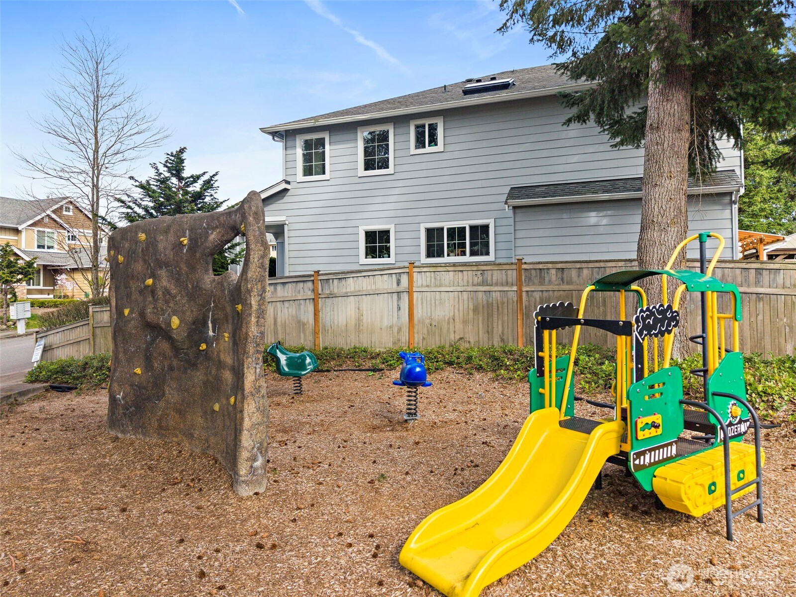 4610 NE 1st Ct , Renton, WA 98059-5243