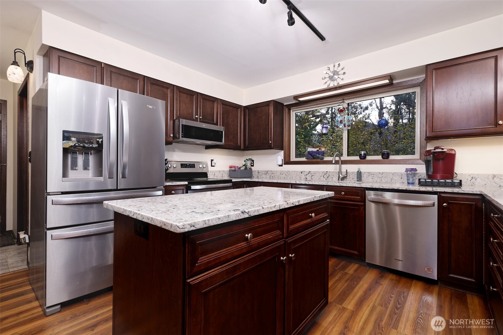 5791 N Lake Cushman Road , Hoodsport, WA 98548