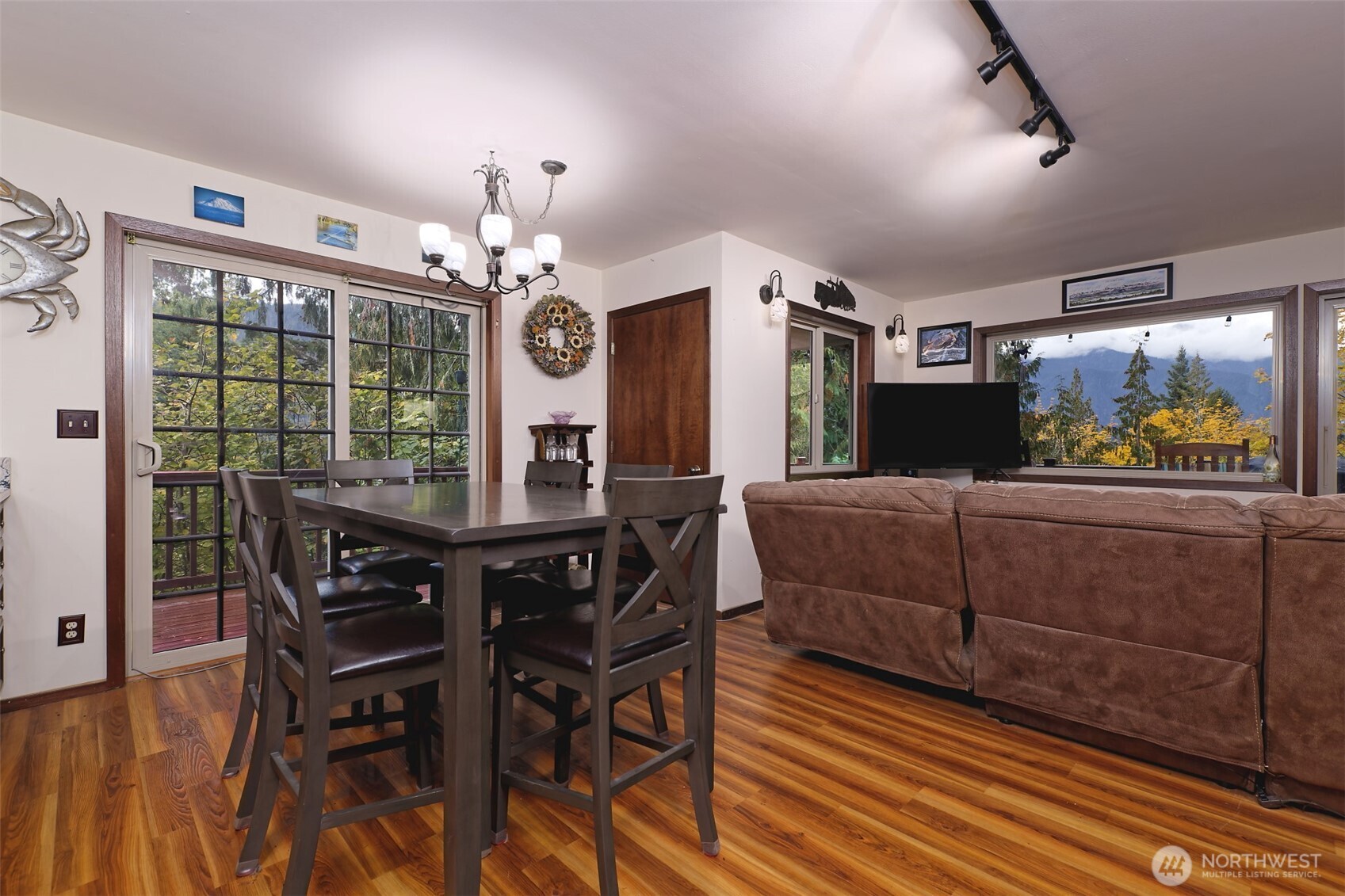 5791 N Lake Cushman Road , Hoodsport, WA 98548