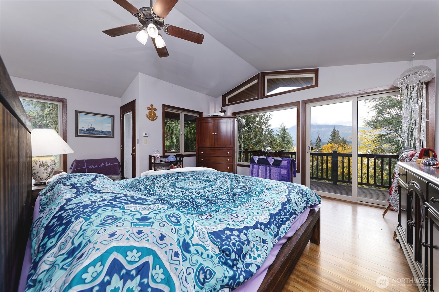 5791 N Lake Cushman Road , Hoodsport, WA 98548