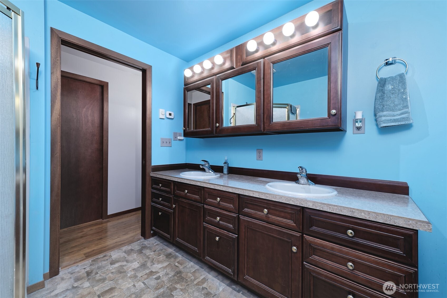 5791 N Lake Cushman Road , Hoodsport, WA 98548