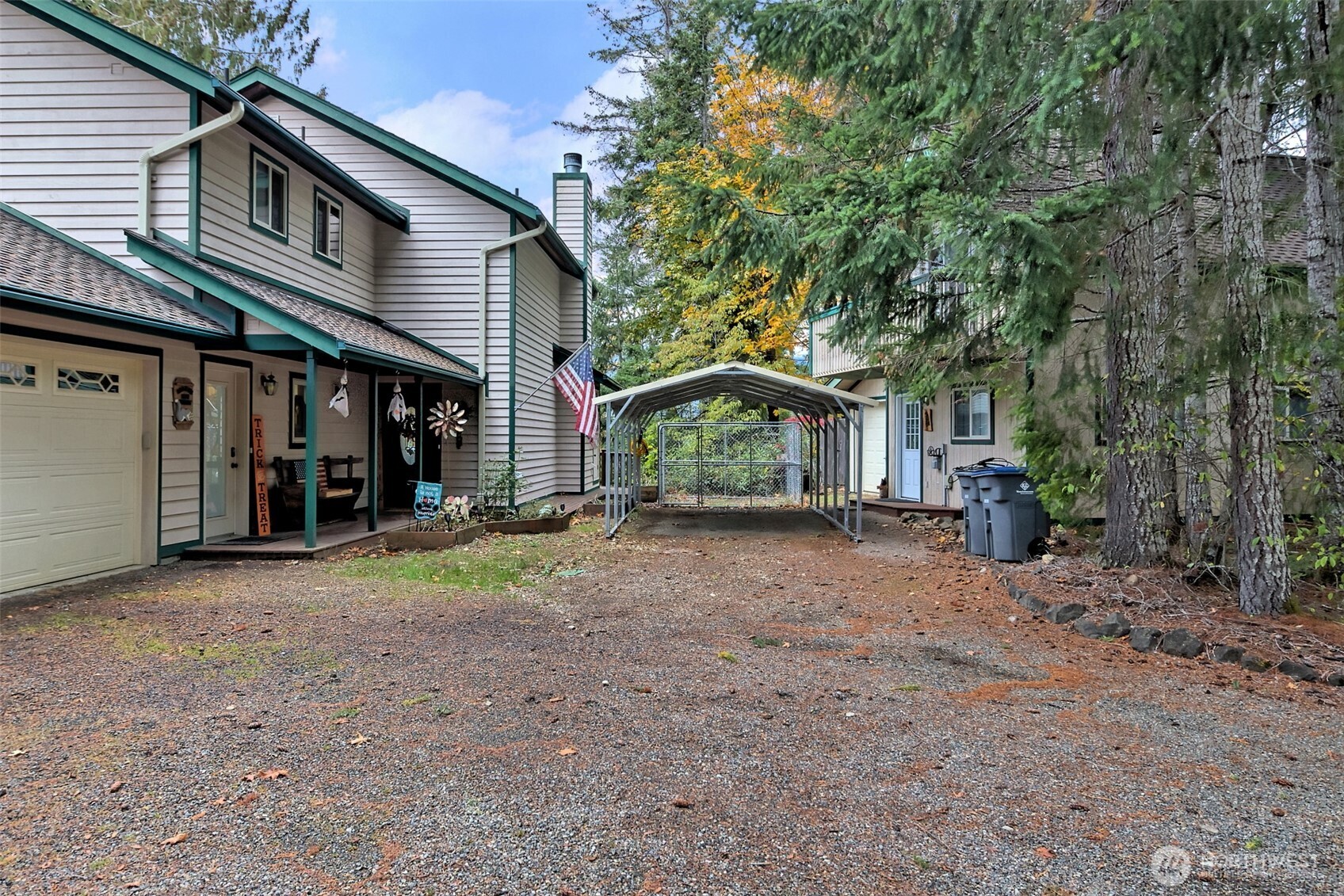 5791 N Lake Cushman Road , Hoodsport, WA 98548