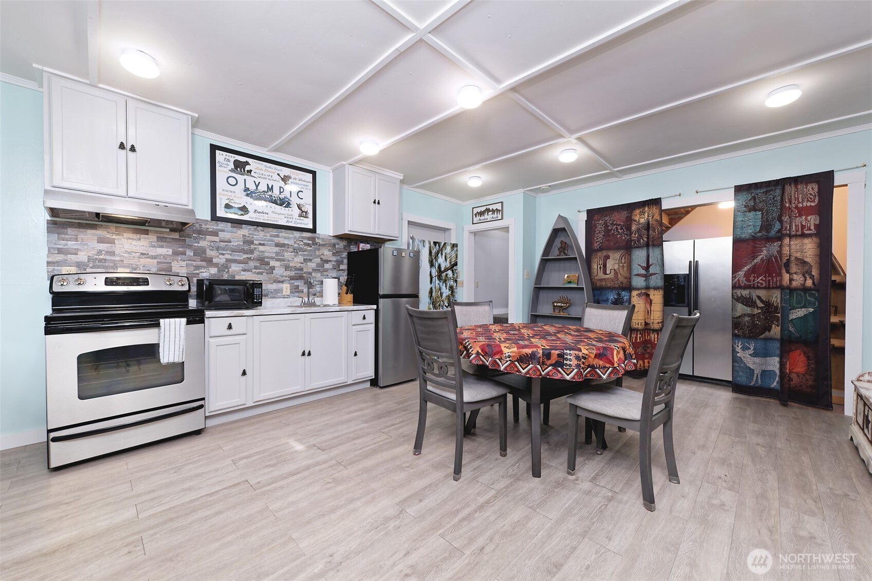 5791 N Lake Cushman Road , Hoodsport, WA 98548