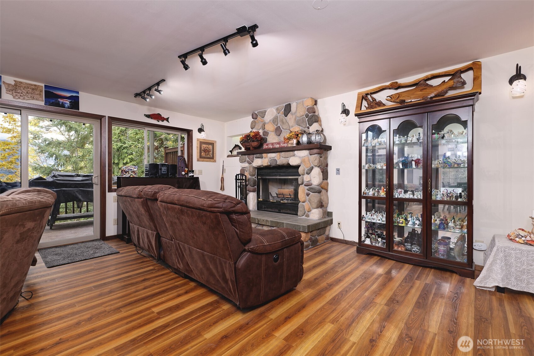 5791 N Lake Cushman Road , Hoodsport, WA 98548