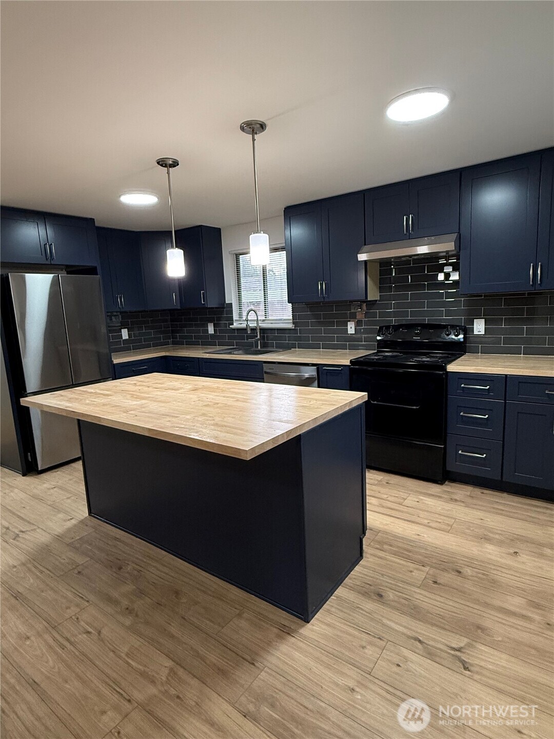 21330 Cypress Way , Lynnwood, WA 98036